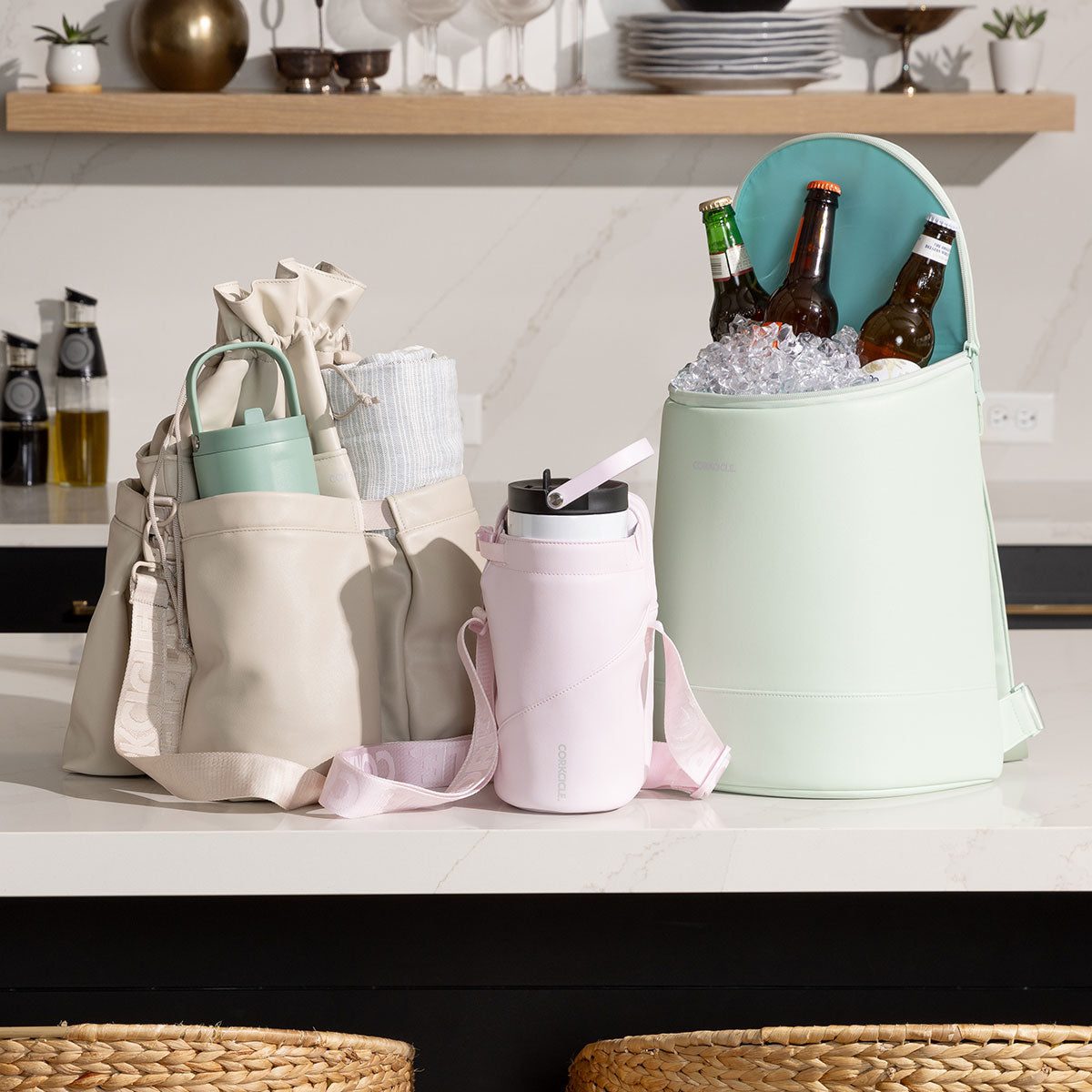 beverage-bucket-bag-w0 6c4793ad3b8e--group-lifestyle1.jpg